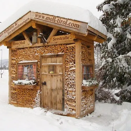 Prázdninový dům Rustic With Sauna