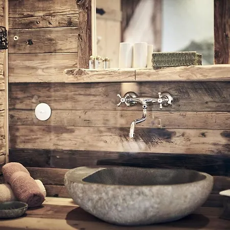 Vakantiehuis Rustic With Sauna *